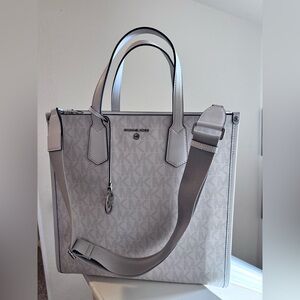 NWOT! Michael Kors White Signature Travel Tote